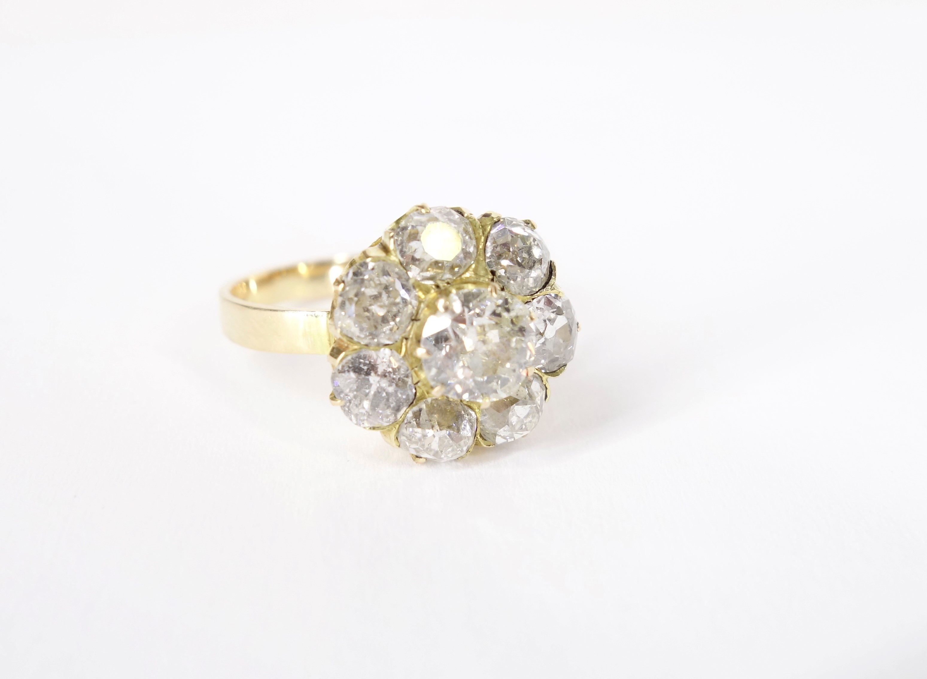 Zlatý prsten "Briliantový květ"