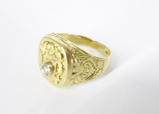 Zlatý pánský prsten s briliantem