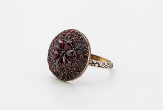Luxusní granátový prsten