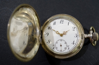 Staré stříbrné hodinky