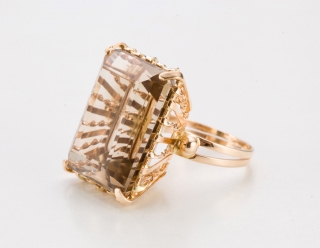 Zlatý prsten s medovým topazem